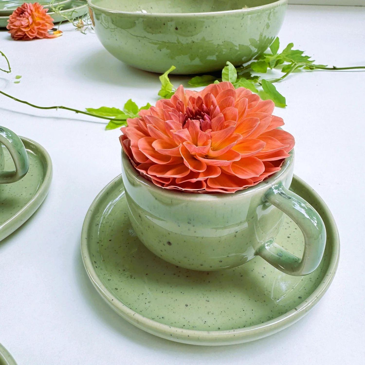 4-er Set Tasse + Teller Emma - grün gesprenkelt