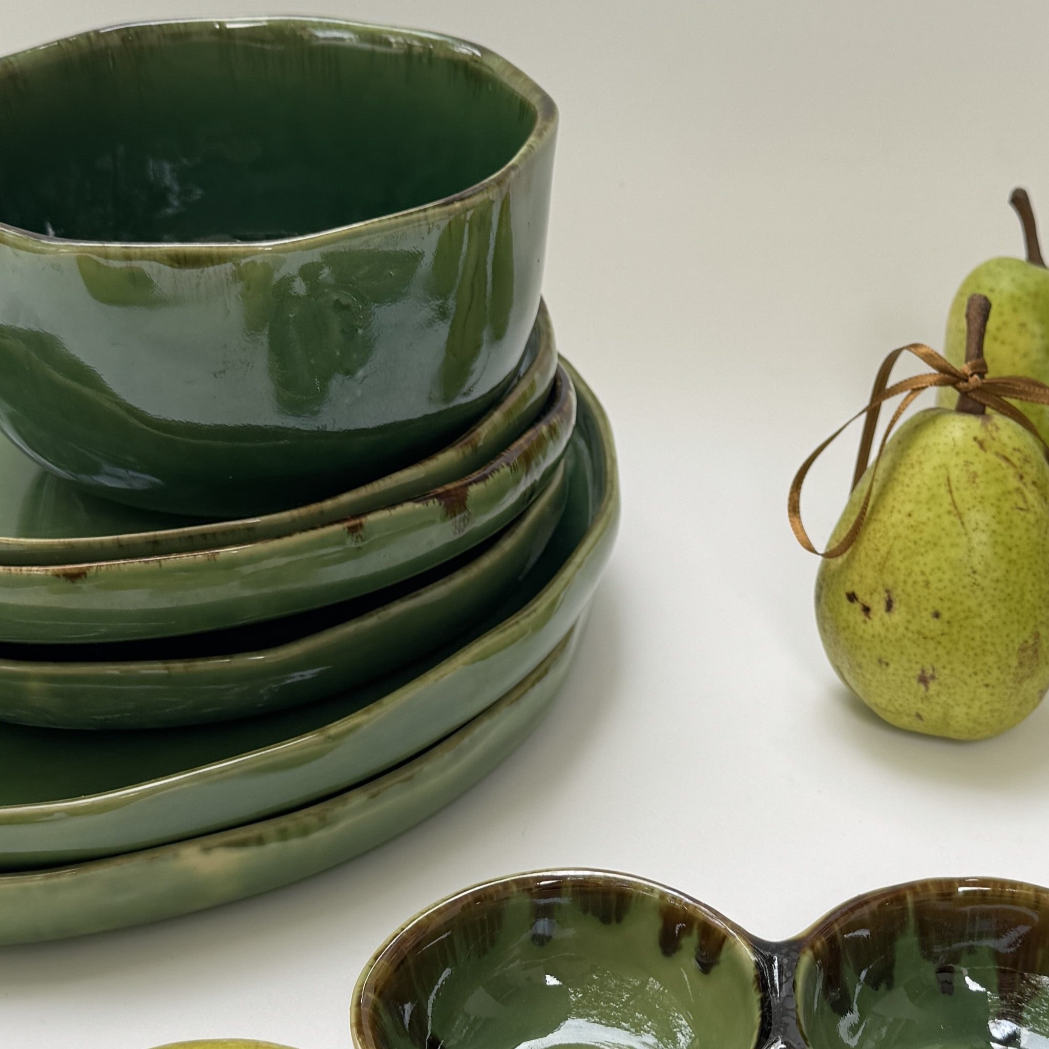 Steingut Teller Karl - Grüne Gundi - 28cm, handgemacht & feuerfest