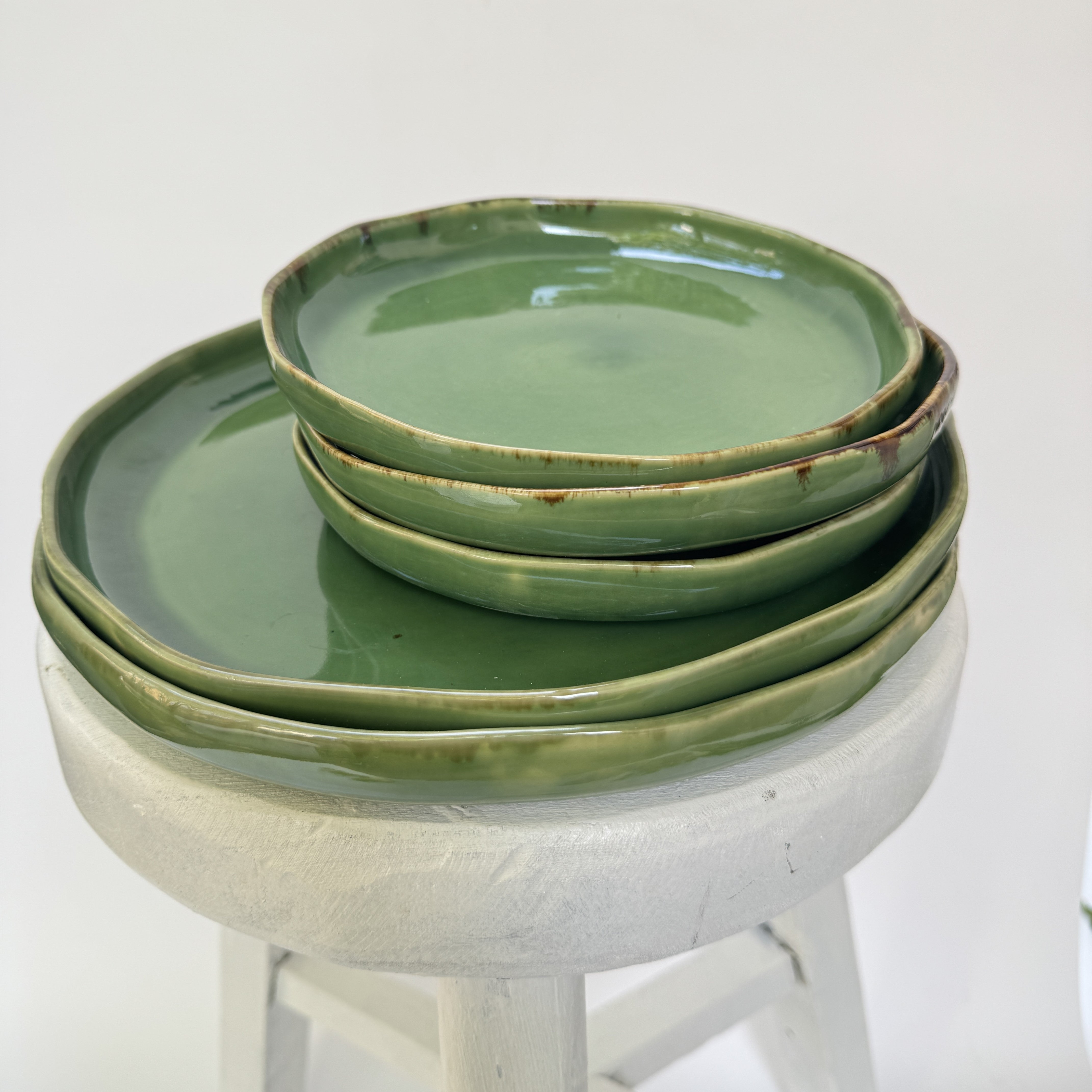 Steingut Teller Karl - Grüne Gundi - 28cm, handgemacht & feuerfest