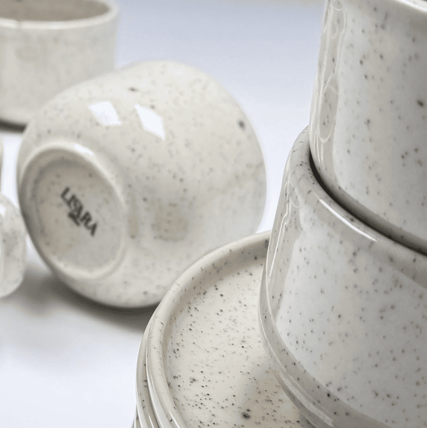 Set Tasse + Teller Emma - creme gesprenkelt